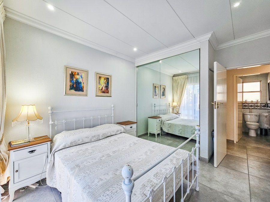 4 Bedroom Property for Sale in Faerie Glen Gauteng
