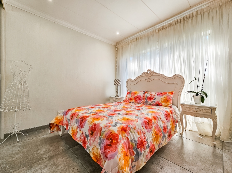 4 Bedroom Property for Sale in Faerie Glen Gauteng