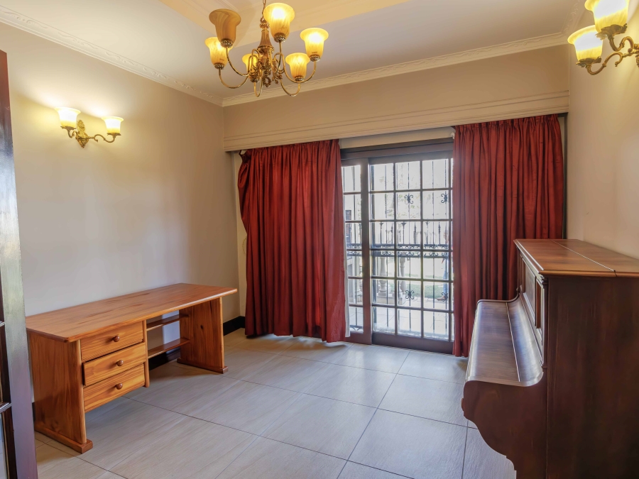 5 Bedroom Property for Sale in Dowerglen Ext 3 Gauteng