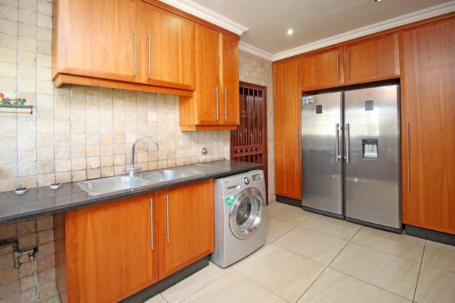 5 Bedroom Property for Sale in Dowerglen Ext 3 Gauteng