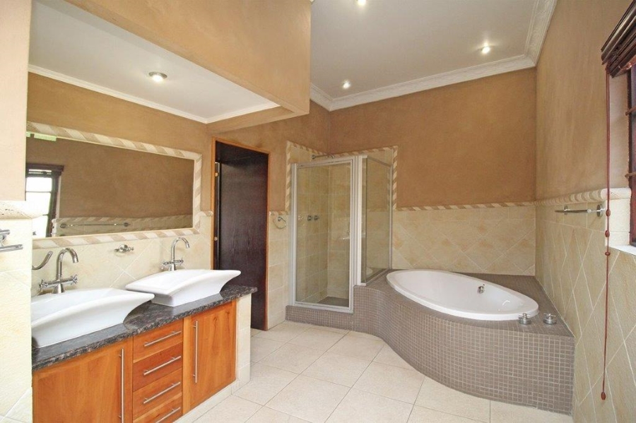 5 Bedroom Property for Sale in Dowerglen Ext 3 Gauteng
