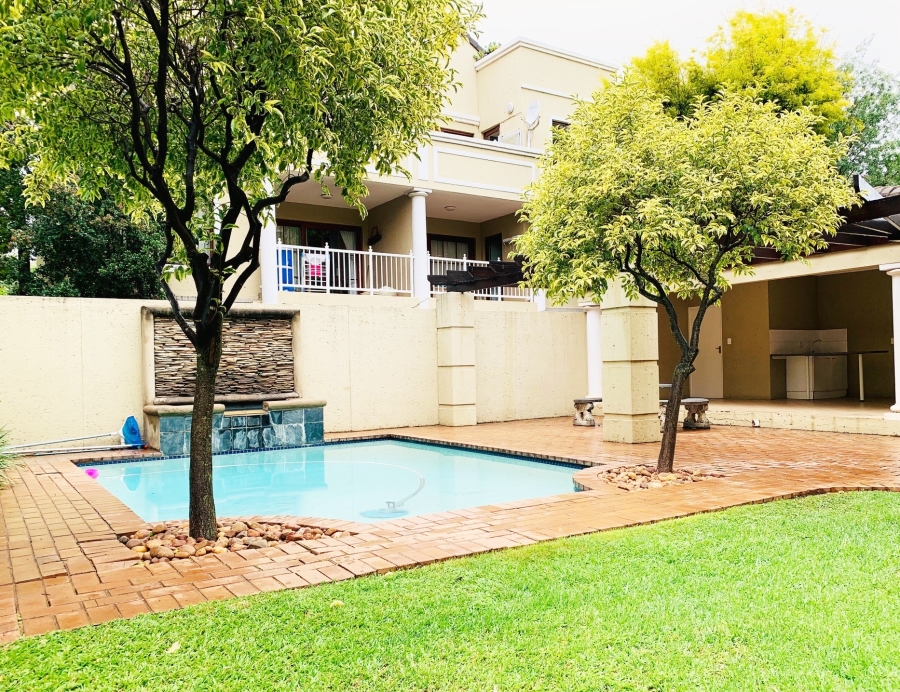 To Let 1 Bedroom Property for Rent in Saxonwold Gauteng