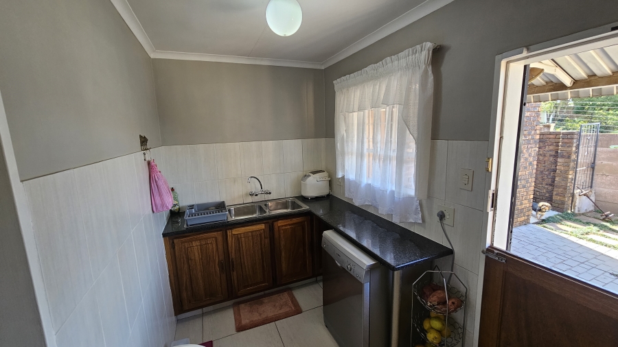 5 Bedroom Property for Sale in Moreleta Park Gauteng