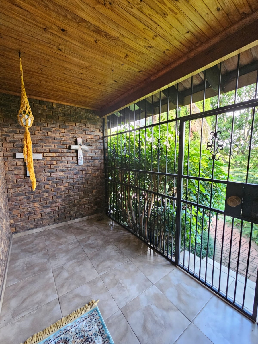 5 Bedroom Property for Sale in Moreleta Park Gauteng