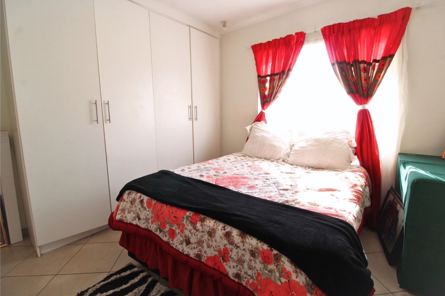 2 Bedroom Property for Sale in The Reeds Gauteng