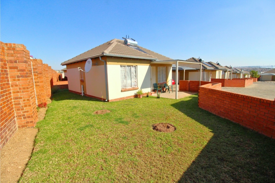 2 Bedroom Property for Sale in The Reeds Gauteng