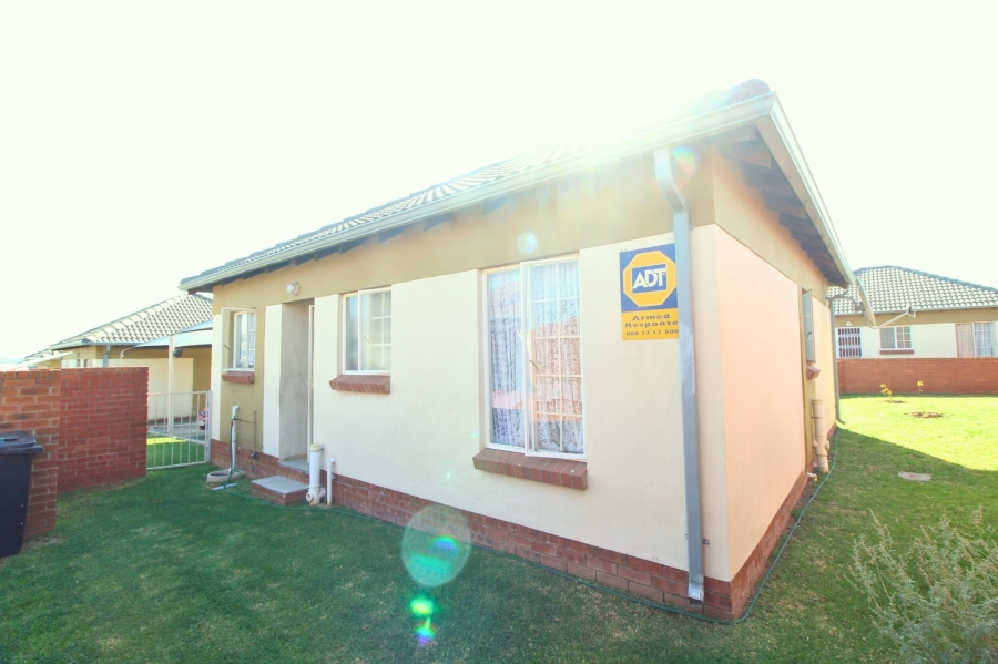 2 Bedroom Property for Sale in The Reeds Gauteng