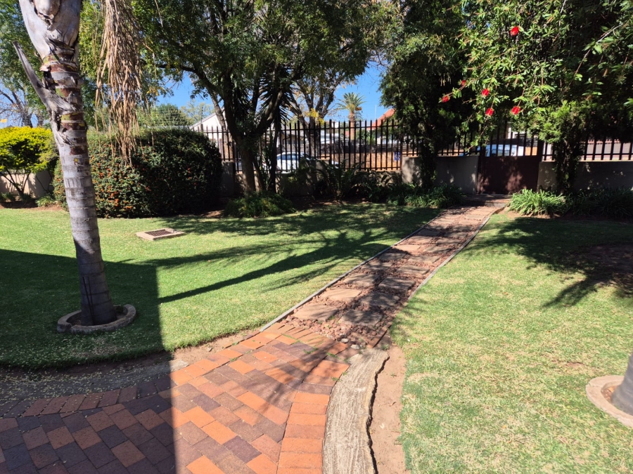 4 Bedroom Property for Sale in Buurendal Gauteng