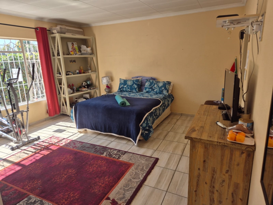 4 Bedroom Property for Sale in Buurendal Gauteng