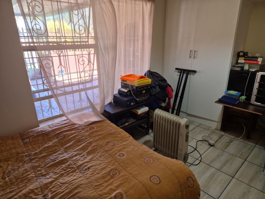 4 Bedroom Property for Sale in Buurendal Gauteng