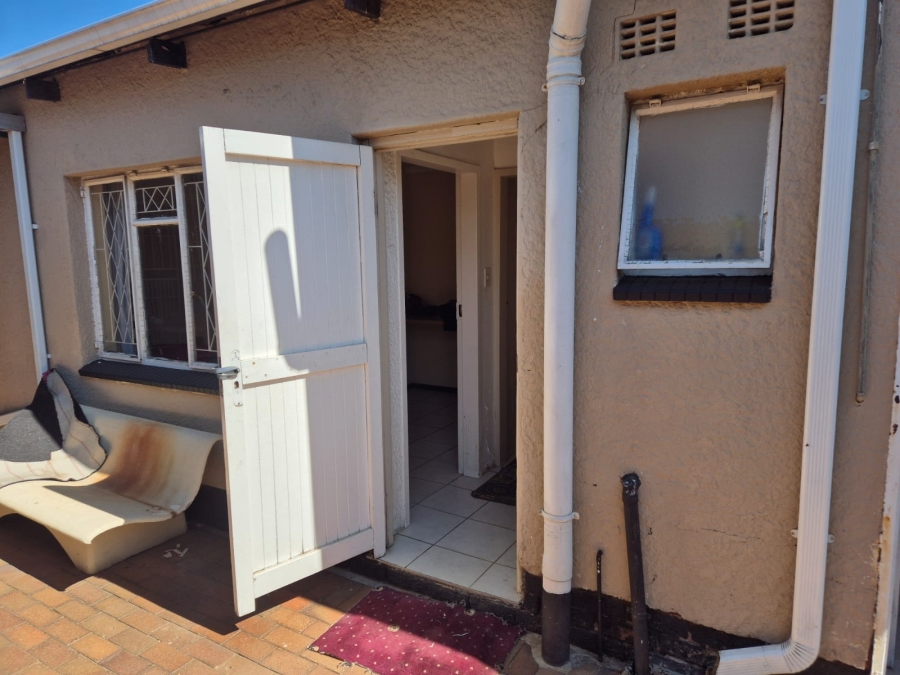 4 Bedroom Property for Sale in Buurendal Gauteng