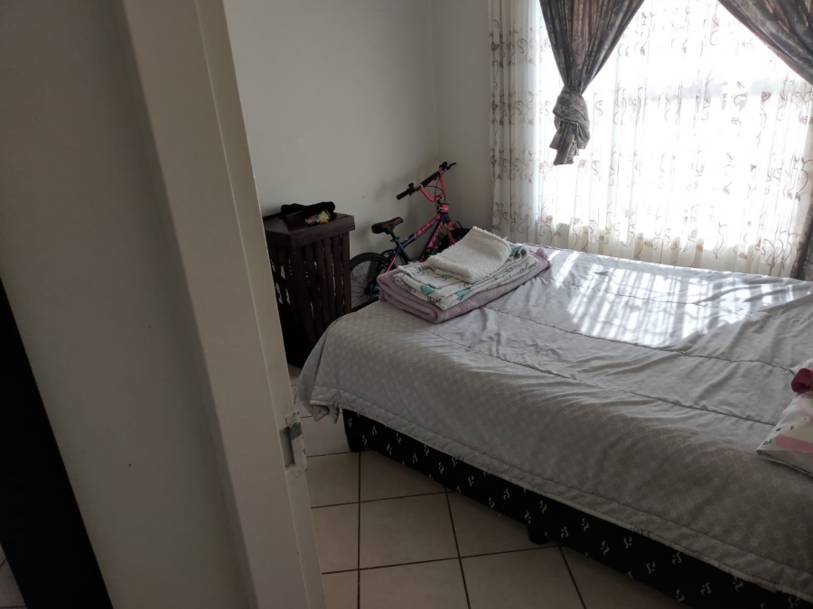 To Let 2 Bedroom Property for Rent in Honeypark Gauteng