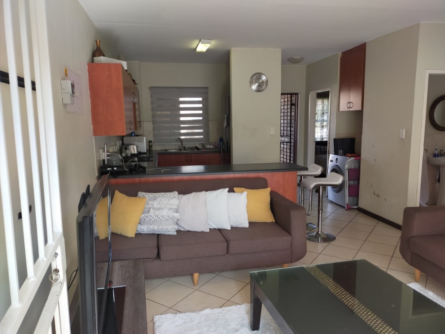 To Let 2 Bedroom Property for Rent in Honeypark Gauteng