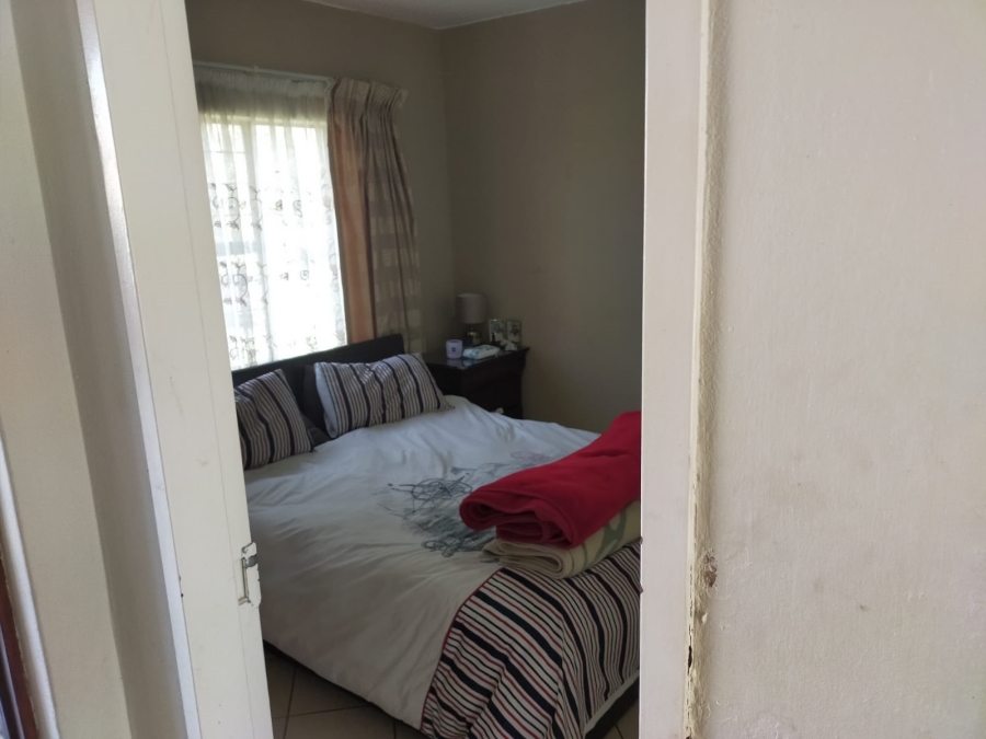 To Let 2 Bedroom Property for Rent in Honeypark Gauteng