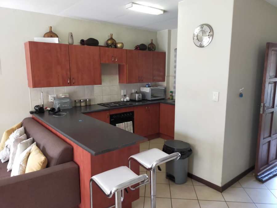 To Let 2 Bedroom Property for Rent in Honeypark Gauteng