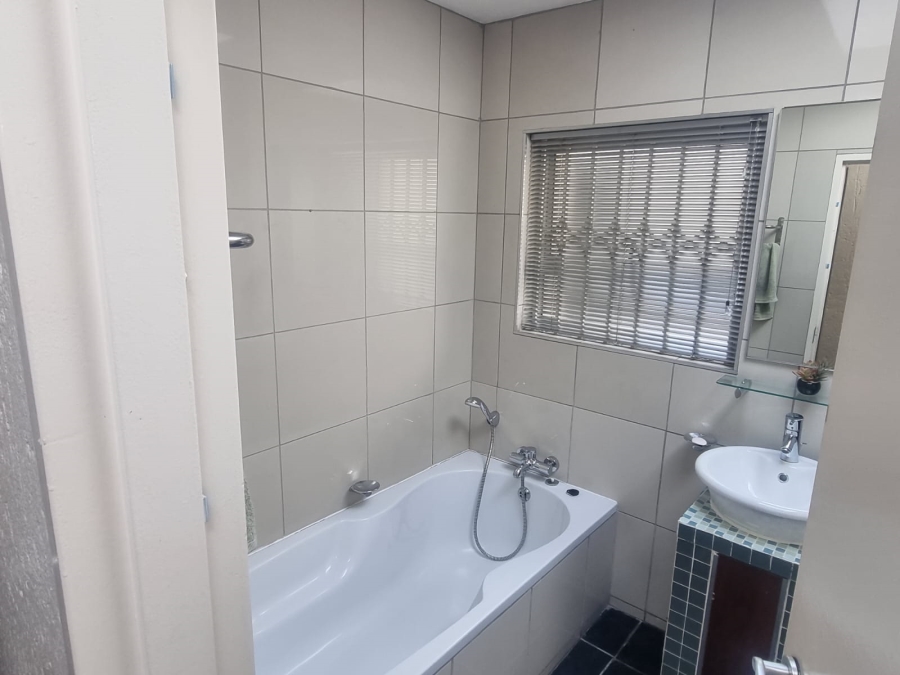 3 Bedroom Property for Sale in Sunninghill Gauteng