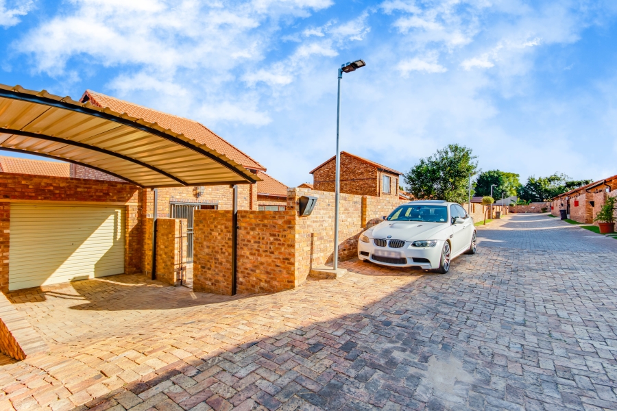 2 Bedroom Property for Sale in Halfway Gardens Gauteng