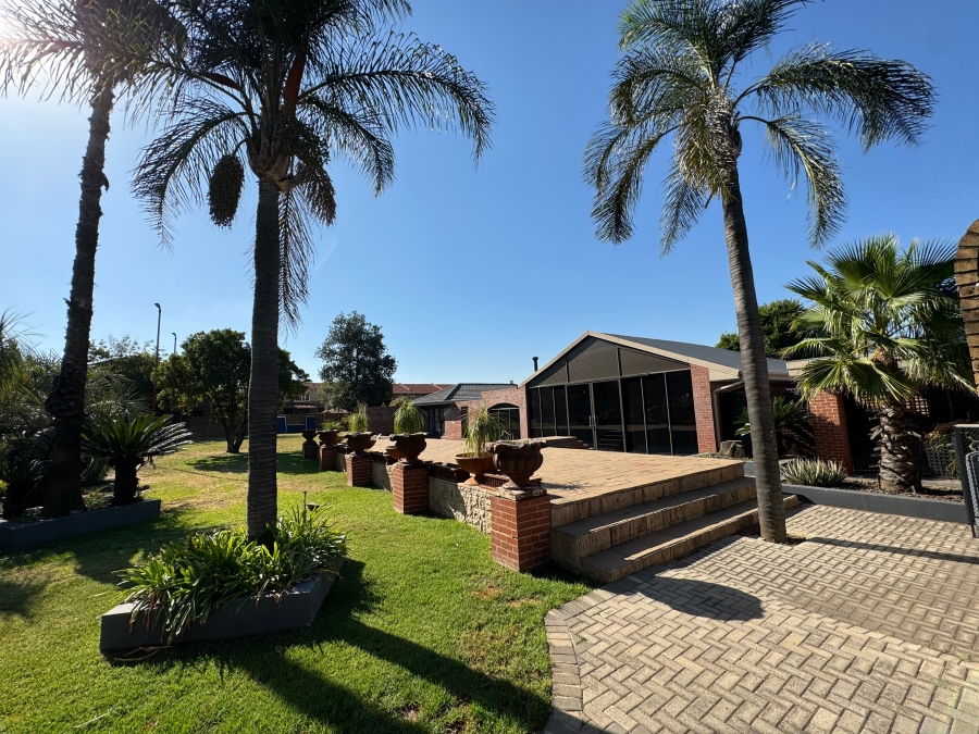 7 Bedroom Property for Sale in Vanderbijlpark SW Gauteng