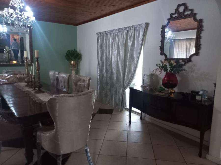 5 Bedroom Property for Sale in Theresa Park Gauteng