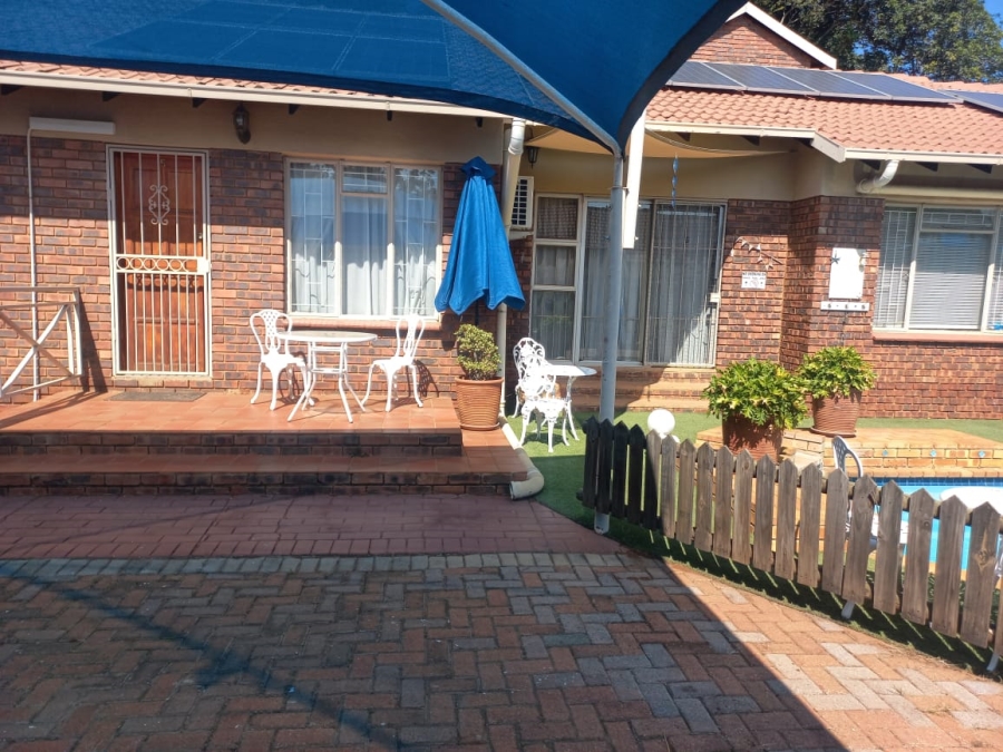 9 Bedroom Property for Sale in Theresa Park Gauteng