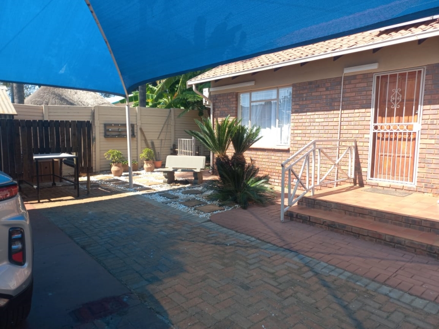 9 Bedroom Property for Sale in Theresa Park Gauteng