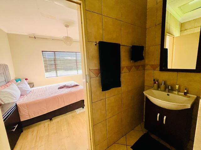 2 Bedroom Property for Sale in Vorna Valley Gauteng