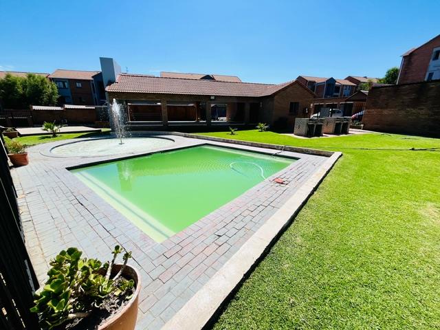 2 Bedroom Property for Sale in Vorna Valley Gauteng