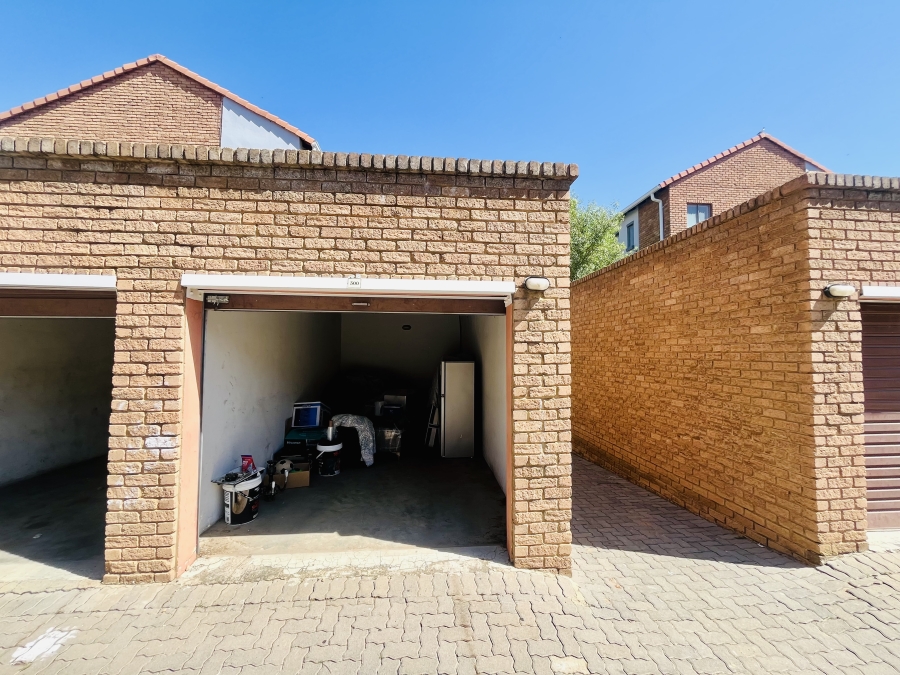 2 Bedroom Property for Sale in Vorna Valley Gauteng