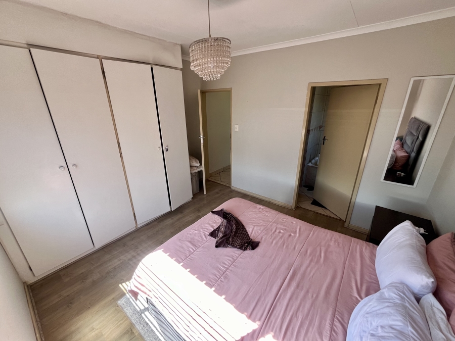 2 Bedroom Property for Sale in Vorna Valley Gauteng