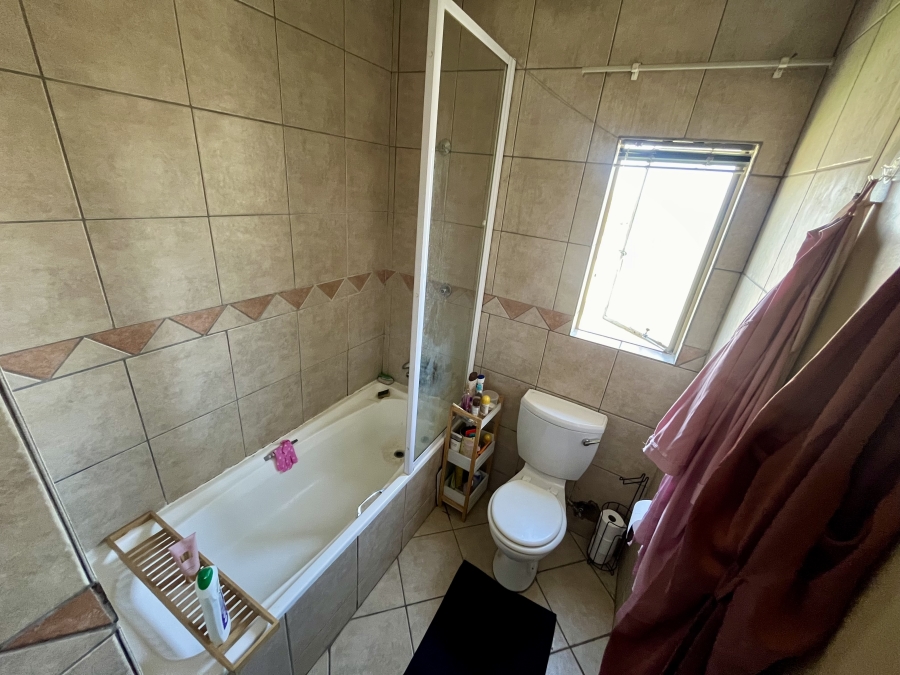 2 Bedroom Property for Sale in Vorna Valley Gauteng