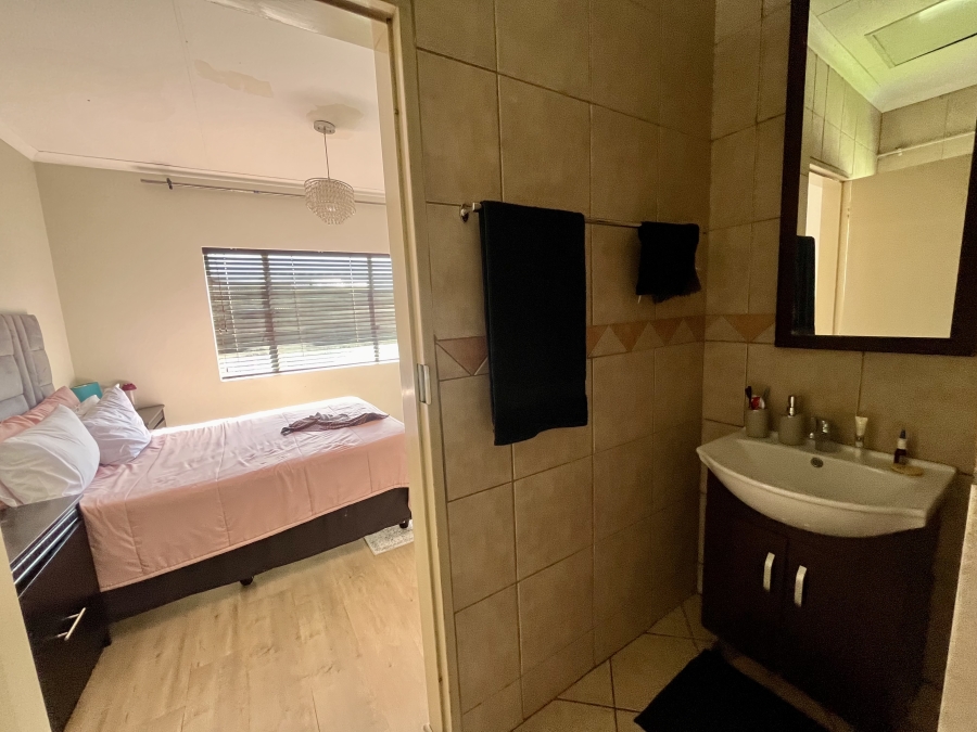 2 Bedroom Property for Sale in Vorna Valley Gauteng