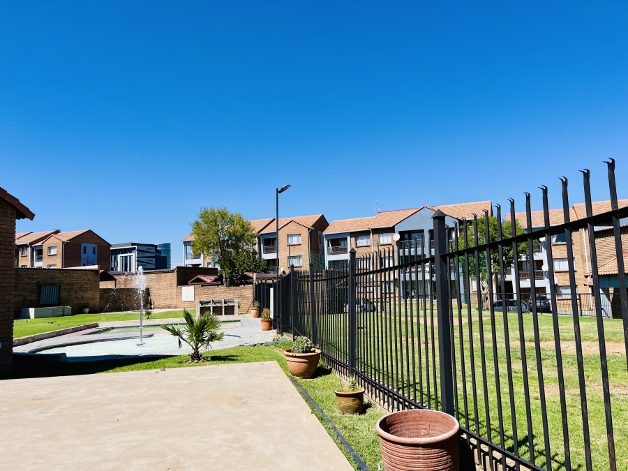 2 Bedroom Property for Sale in Vorna Valley Gauteng