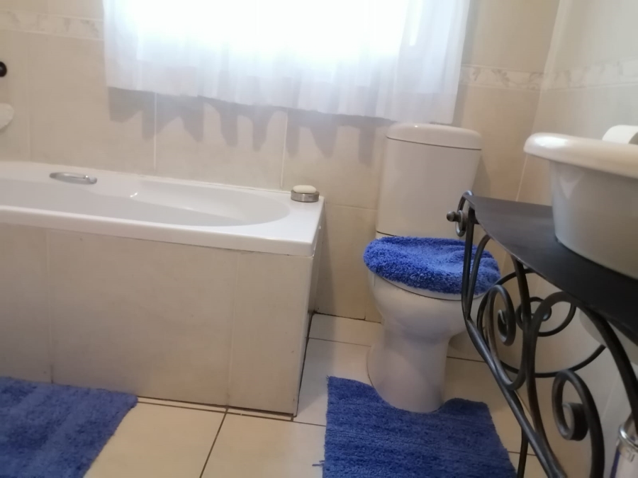 5 Bedroom Property for Sale in Ninapark Gauteng