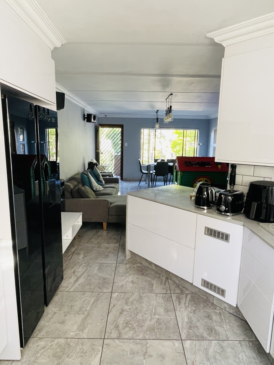 2 Bedroom Property for Sale in Bryanston Gauteng