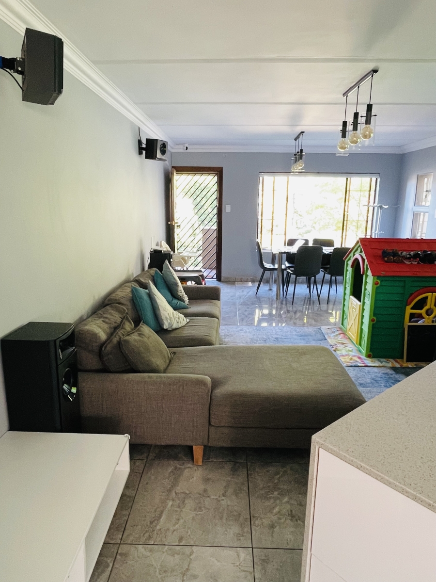 2 Bedroom Property for Sale in Bryanston Gauteng