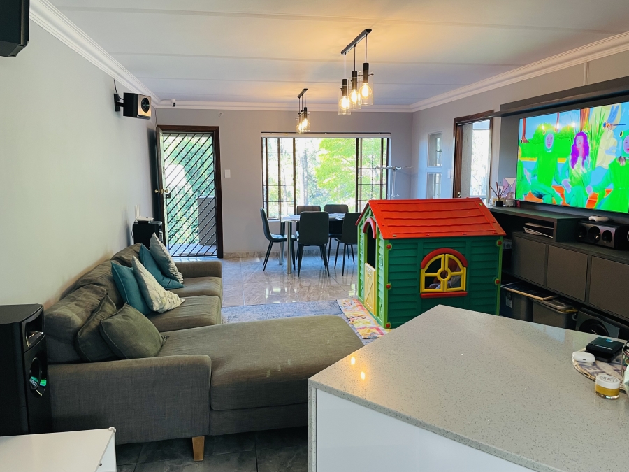 2 Bedroom Property for Sale in Bryanston Gauteng