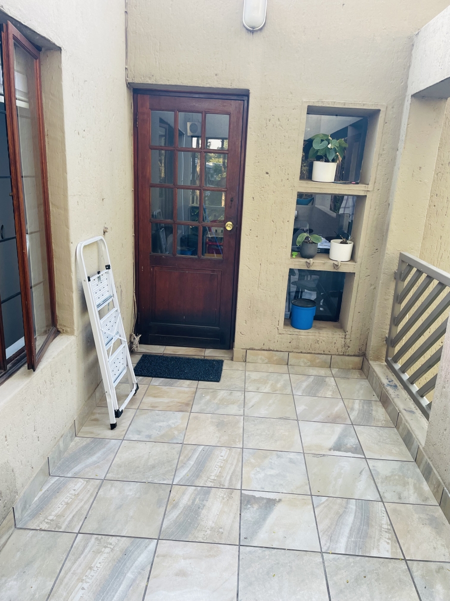 2 Bedroom Property for Sale in Bryanston Gauteng