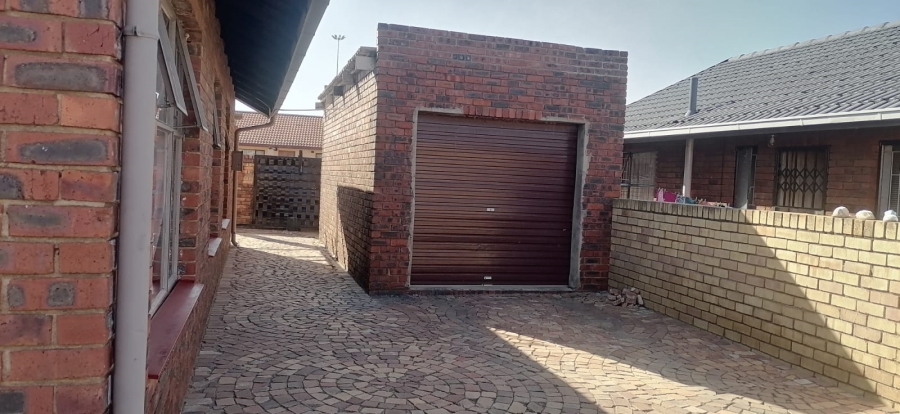 3 Bedroom Property for Sale in Kwa Thema Gauteng