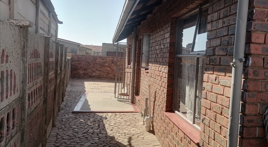 3 Bedroom Property for Sale in Kwa Thema Gauteng