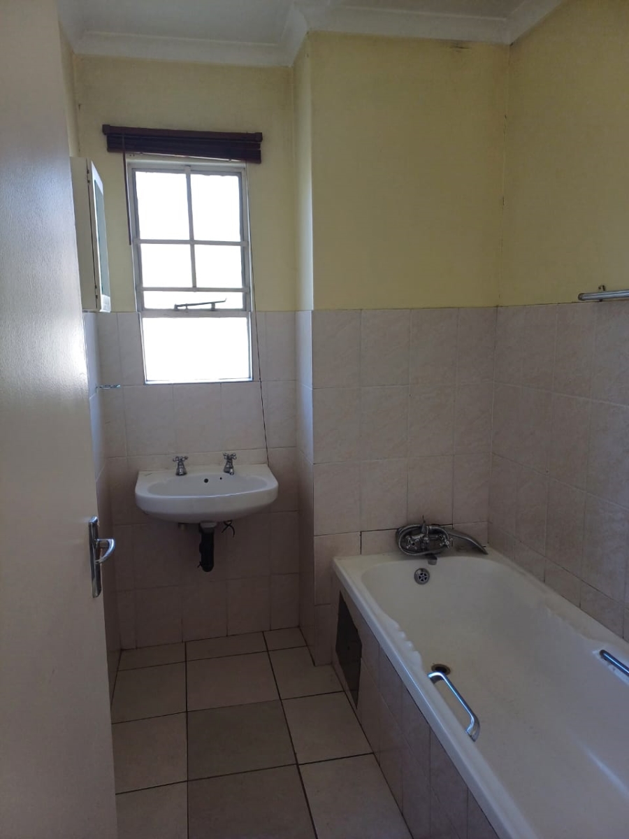To Let 3 Bedroom Property for Rent in Vorna Valley Gauteng