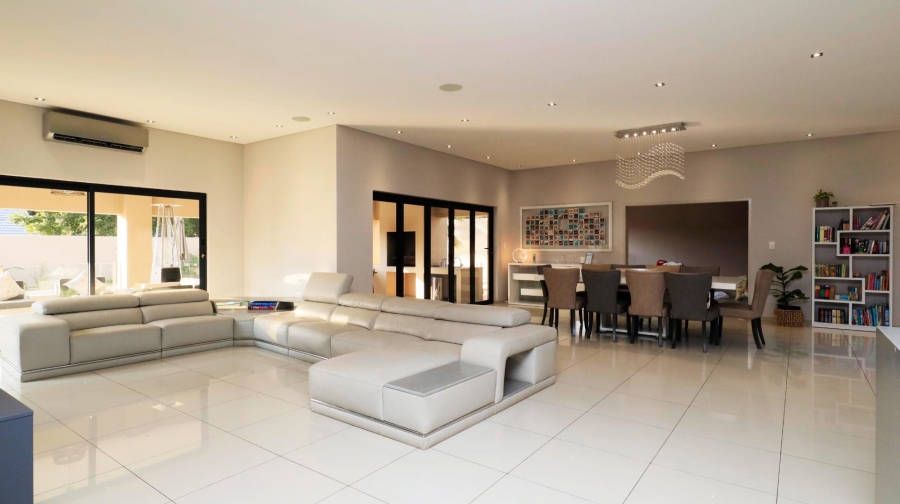 5 Bedroom Property for Sale in Gallo Manor Gauteng