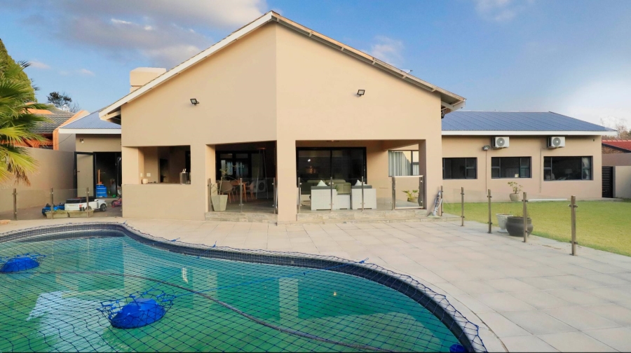 5 Bedroom Property for Sale in Gallo Manor Gauteng