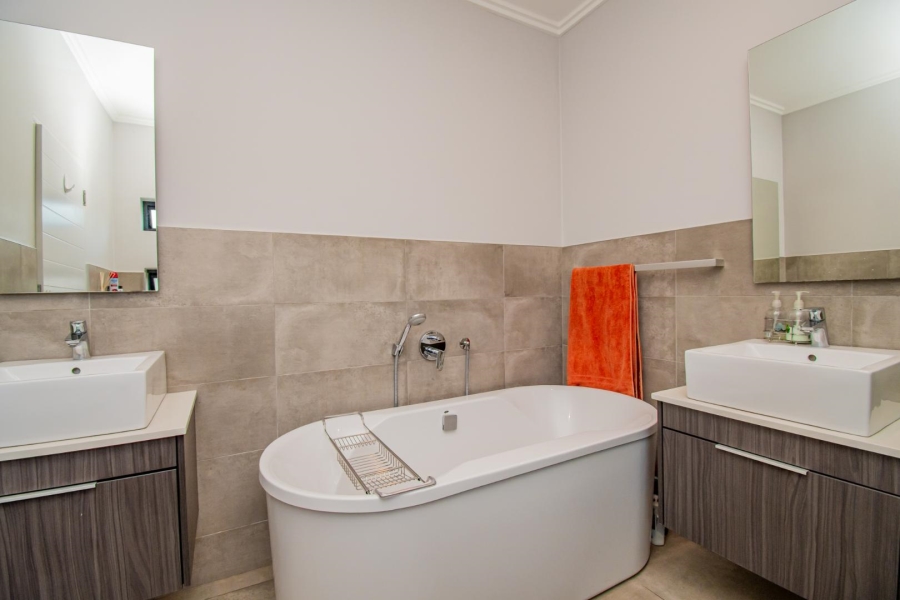 3 Bedroom Property for Sale in Hurlingham Gauteng