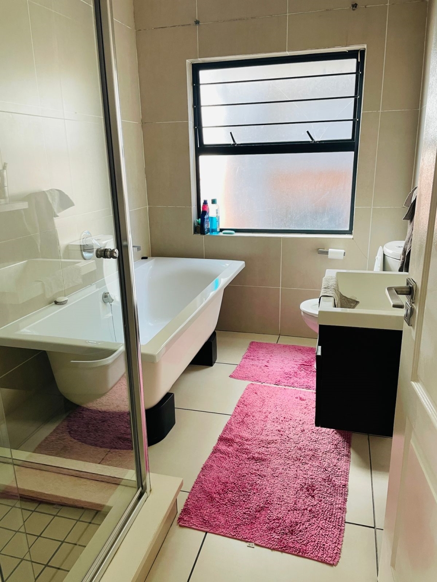 To Let 3 Bedroom Property for Rent in Fourways Gauteng