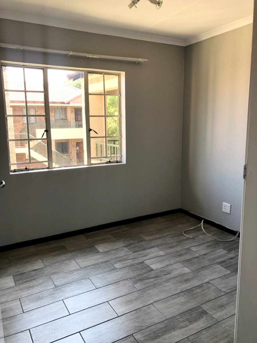 3 Bedroom Property for Sale in Die Hoewes Gauteng