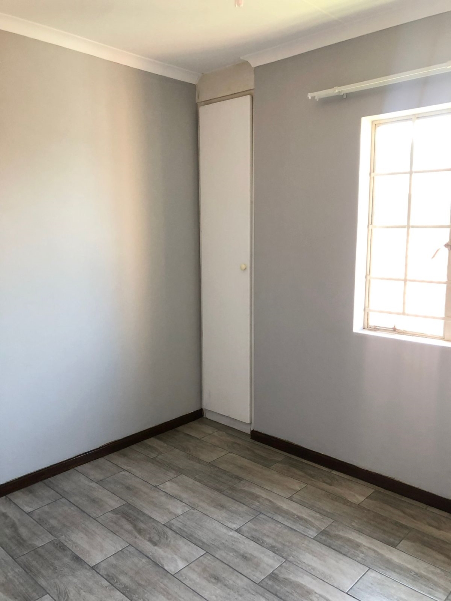 3 Bedroom Property for Sale in Die Hoewes Gauteng