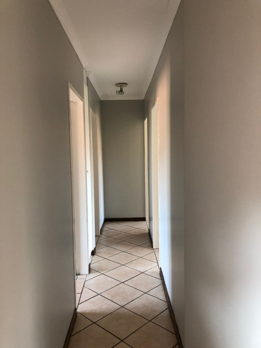 3 Bedroom Property for Sale in Die Hoewes Gauteng