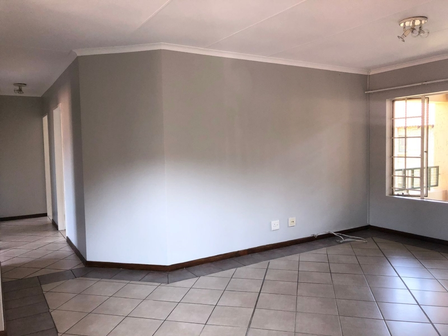 3 Bedroom Property for Sale in Die Hoewes Gauteng