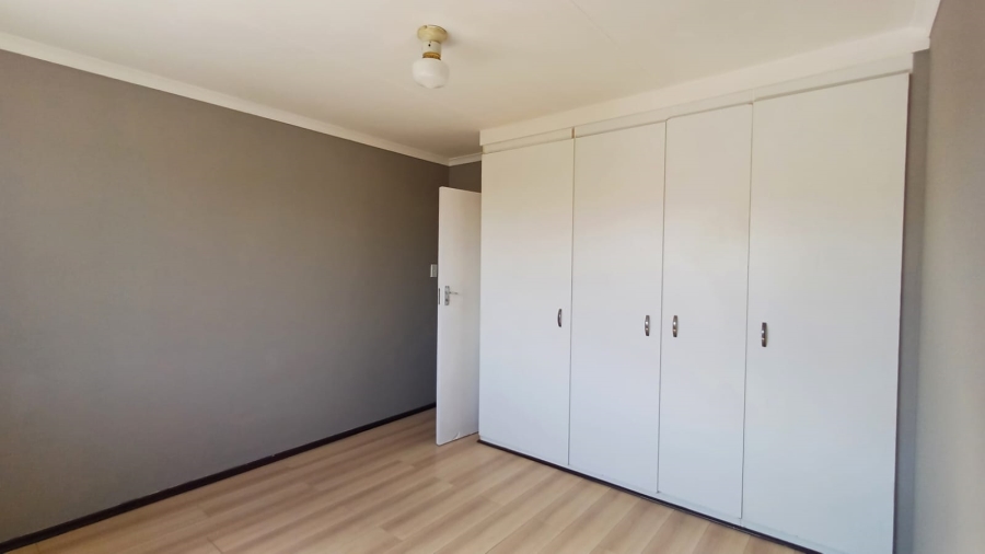 To Let 2 Bedroom Property for Rent in Verwoerdpark Gauteng