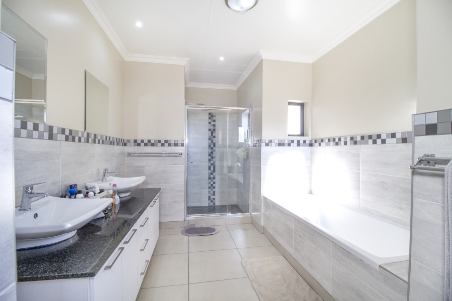 3 Bedroom Property for Sale in Rietvalleirand Gauteng